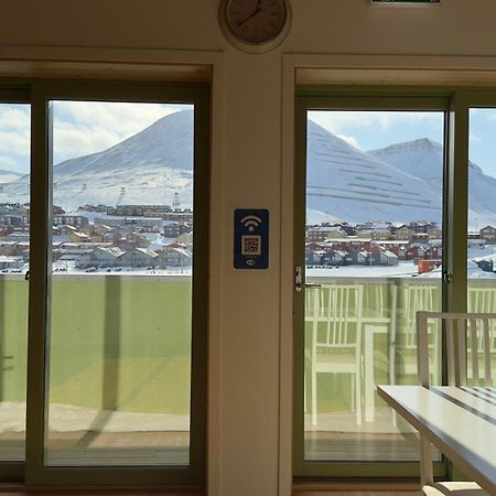 Russkiy Dom Longyearbyen Exterior photo